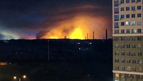 Na Rusov padá "čierny dážď". Ukrajinci zasiahli Rjazanskú rafinériu, hlásia obete