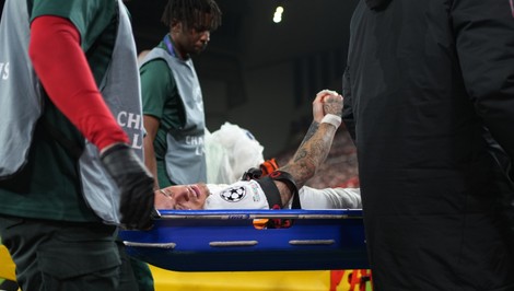 Krvavé zranenie v Lige majstrov. Hviezdu Galatasarayu museli operovať