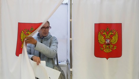 Ruský politológ Kynev čelí obvineniam z distribúcie drog, zadržali ho krátko po voľbách