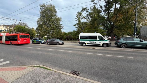 Policajný zásah v Bratislave: V Ružinove zasahuje množstvo policajtov