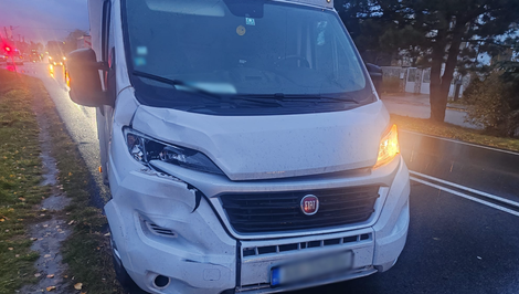 Polícia v Bratislavskom kraji ráno riešila tri zrážky vozidiel s chodcami. Jedna skončila fatálne