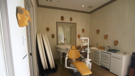 Zábery, ktoré doteraz nikto nevidel. Záznam ukazuje Epsteinovu vilu na "ostrove pedofilov"