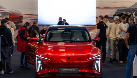 Čínske značky ovládli víkendový autosalón v Nitre. Voyah predstavil unikátne plug-in hybridné SUV, jeden z návštevníkov vyhral nový Dongfeng Mage