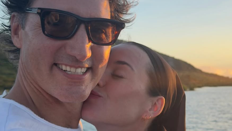 Otec dieťaťa alebo nový frajer? Speváčka si cez sviatky vybrala OBOCH!