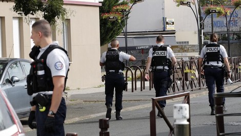 Na škole strieľal maloletý páchateľ. Zranenia utrpeli riaditeľ a učiteľka