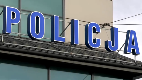 V ukradnutých topánkach prišiel na políciu. Chcel si kúpiť alkohol, skončil vo väzení