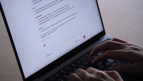 Nové pravidlá pre umelú inteligenciu: EÚ posilňuje transparentnosť pre chatboty a deepfakes
