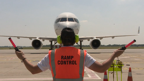 Koniec lacného lietania? Palivová kríza núti aerolinky rušiť lety aj zdvíhať ceny