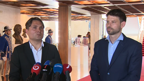 Opozícia hľadá nové spojenectvá. PS začína dialóg s Maďarskou alianciou