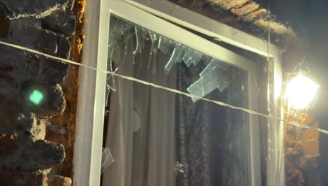 Rodinný konflikt v Krompachoch vyústil do krvavej bitky. Lietali lopaty aj nôž
