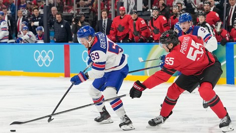 Skóre vo finálovom zápase otvárajú Američania