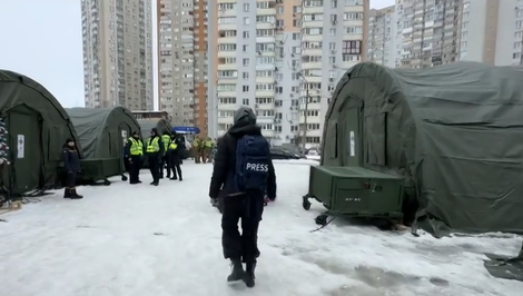 Bez kúrenia, svetla a vody: Obyvatelia Kyjeva prežívajú v mrazoch