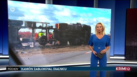 Na diaľnici D2 zhorel kamión do tla. O pár kilometrov ďalej sa zrazili dva kamióny