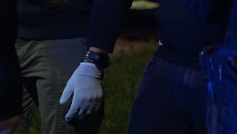 Zvedavosť sa mu nevyplatila: Náhodný divák policajnej akcie skonči s obvinením za drogy