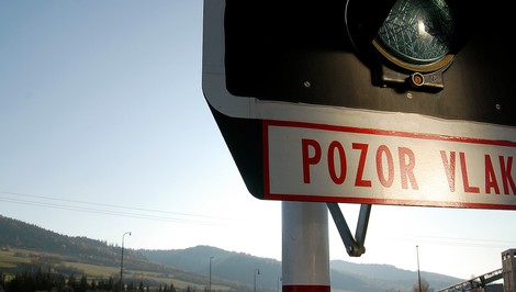 Počasie na východe nehýbe len stromami, ale aj cestovným poriadkom. Týmito úsekmi vlaky neprejdú