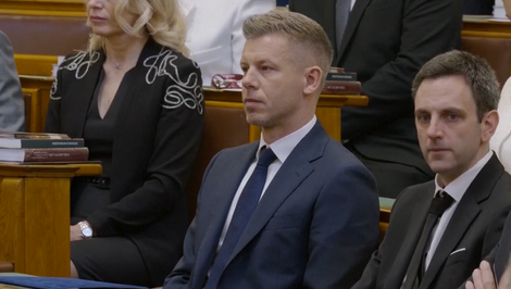 Noví poslanci v Maďarsku zložili prísahu, Péter Magyar sa stal premiérom