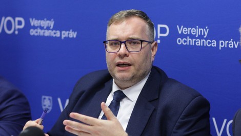 Ombudsman sa obracia na Ústavný súd. Žiada preskúmať pravidlá volieb v Bratislave