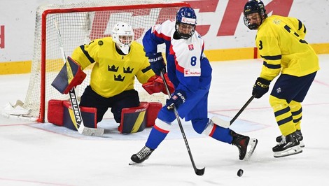 Slovenská hokejová osemnástka tesne prehrala na úvod prestížneho turnaja