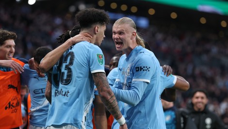 HAALAND na sebe nešetrí. Najskôr najdrahšia nórska kniha, teraz TOTO auto