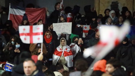 Proti demonštrantom v Gruzínsku bola zrejme použitá chemická zbraň