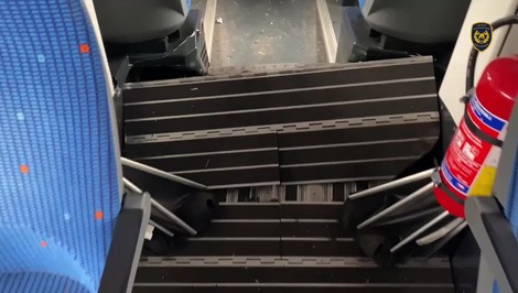 Českí hasiči zverejnili zábery zo zrážky vlakov, pri ktorej sa zranili desiatky ľudí