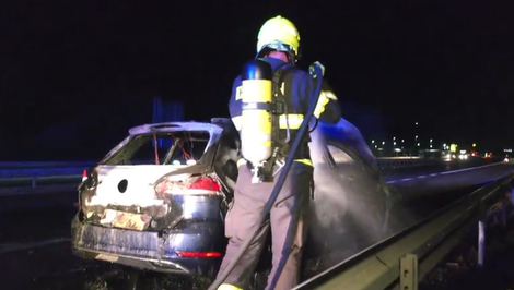 Nevysvetliteľný incident na R1: Osobné auto začalo horieť počas jazdy