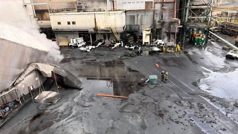 Implózia chemickej nádrže v továrni si vyžiadala viacero obetí