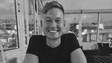 Britský wellness kouč zomrel po "očistnom" rituáli s výlučkami z toxickej žaby