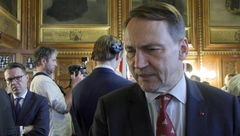 ONLINE: Irán nebol pred útokom Izraela a USA priamou hrozbou pre Európu, hovorí Sikorski