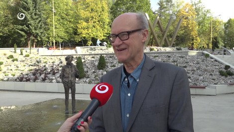 Múzeum Andyho Warhola navštívil vzácny hosť. V Medzilaborciach sa stal súčasťou unikátneho projektu