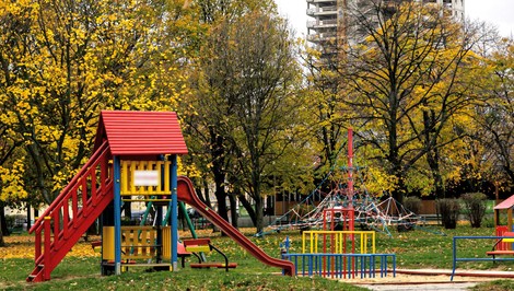 Tragédia na detskom ihrisku: Zrútenie pergoly zabilo 10-ročné dievča