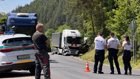 Dopravná nehoda v Rajeckých Tepliciach: Jeden z členov posádky auta nehodu neprežil