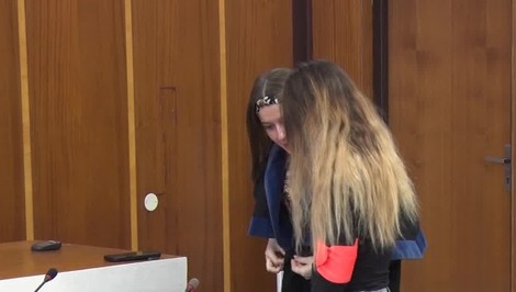 Súd rieši prípad ženy, ktorá si ľahla s dieťaťom na koľaje, rozhodnú znalci