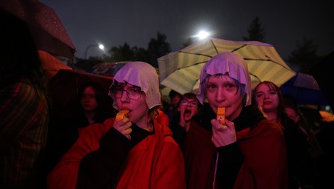 Poliaci chcú uvoľniť potratové zákony, interupcie na žiadosť však odmietajú