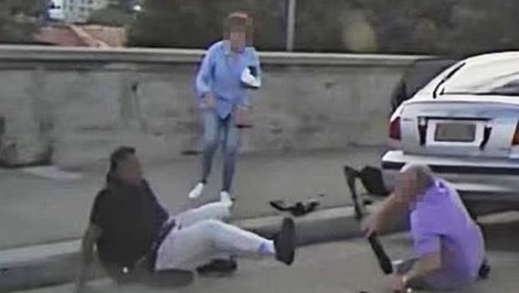 Manželský pár zomrel v náručí po pokuse odzbrojiť strelca na pláži v Sydney