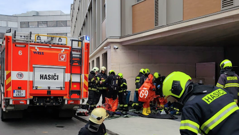 V laboratóriu v Brne unikla nebezpečná látka. Jeden muž skončil v nemocnici