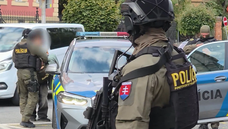 Plánovali vraždu spolužiaka: Súd poslal do väzby dvoch 15-ročných mladíkov