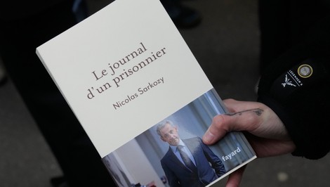 Sarkozyho väzenský denník má úspech. Za týždeň sa predalo 100-tisíc kusov