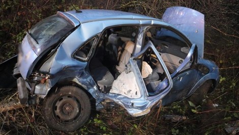 Mladík s čerstvým vodičákom nabúral do auta s batoľaťom. Zranilo sa 8 ľudí