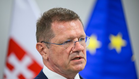 Demisia leží na stole, meno nástupcu nikde. Koalícia hľadá riešenie už piaty deň