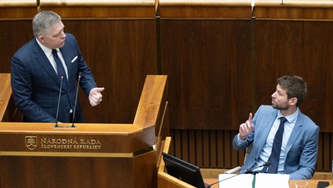 Fico viní Zelenského z „hier s ropou“. Šimečka: Premiér žije v paralelnej realite