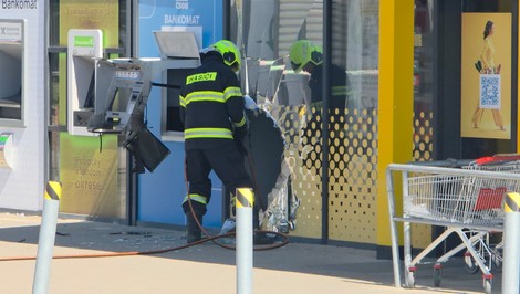 Útoky na bankomaty pokračujú. Policajti zasahovali v Bernolákove