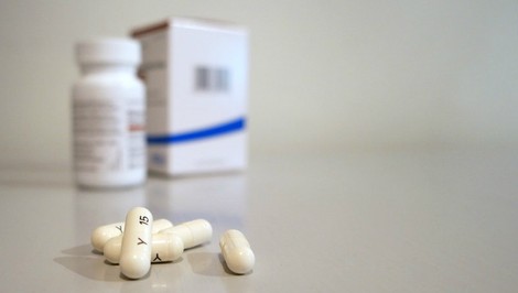 Chcete, aby vám tabletka zabrala čo najrýchlejšie? Záleží to aj od polohy tela, keď ju užívate!