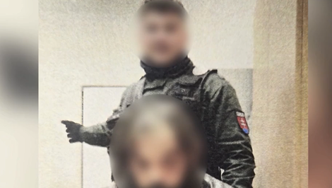 Mučili mladíka na stanici a nakrúcali si to: Bývalým policajtom zo Zlatých Moraviec hrozí trest