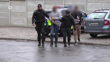 Po policajnej naháňačke sľuboval riadny život, sudkyňa ho napriek tomu poslala do väzby