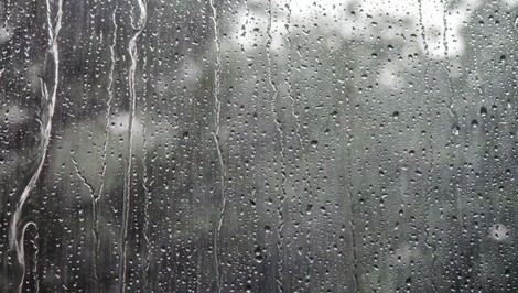 Počasie sa náhle zmení. Na celom území Slovenska treba počítať s búrkami