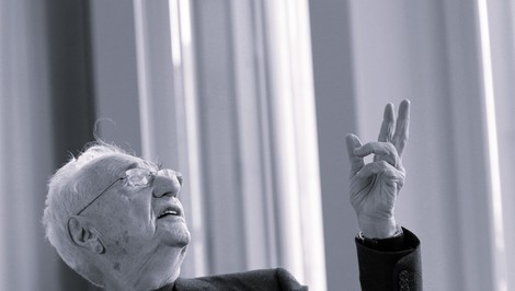 Vo veku 96 rokov zomrel architekt Frank Gehry, spoluautor Tancujúceho domu v Prahe