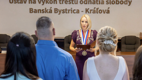 Svoje „áno“ si povedali za mrežami. Mladý pár sa zosobášil vo väznici