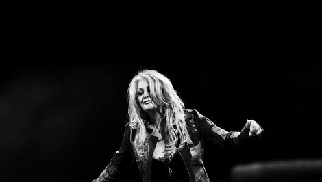 Zomrela Bonnie TYLER