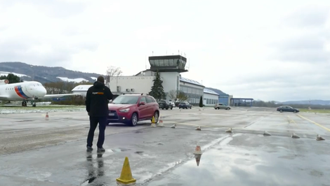 Škola šmyku učí vodičov reagovať v krízových situáciách: Bezpečnosť začína dobrými pneumatikami